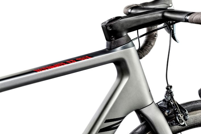 The new Ultimate has a flatter top tube and integrated aero handlebar and stem
