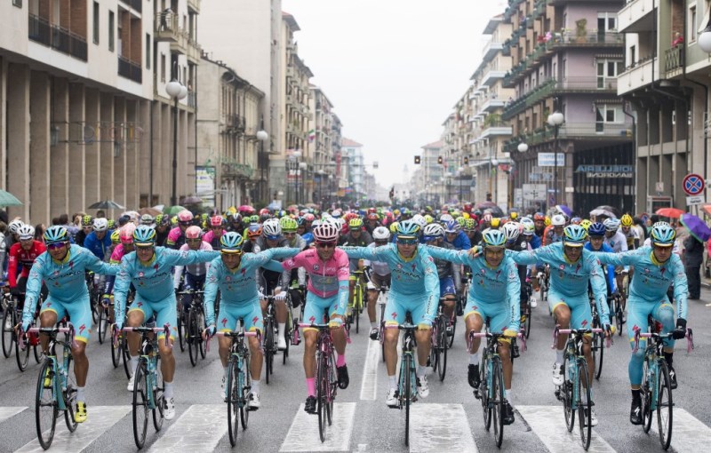 2016 Giro d'Italia winner Vincenzo Nibali and the Astana team